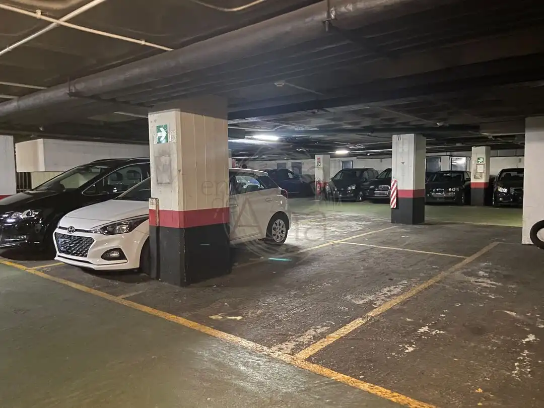 Parkplatz zur Miete in Calle María Díaz de Haro, imagen 3