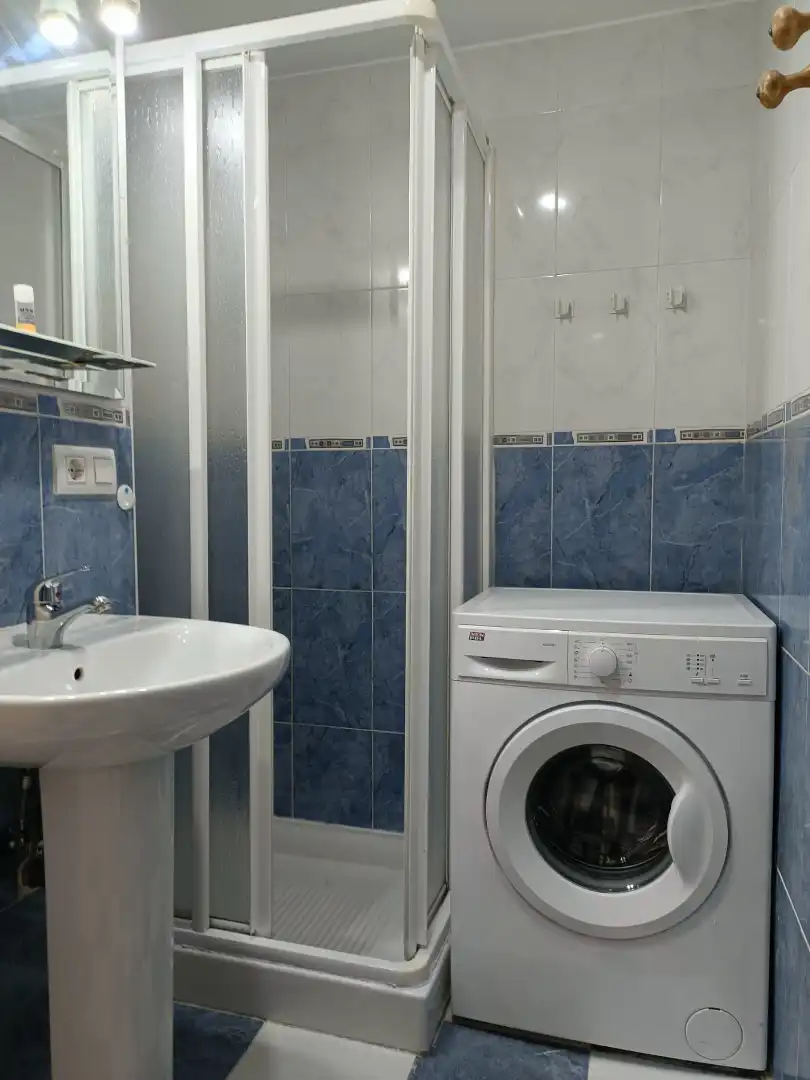Bathroom of Study for rent in Sevilla  with Air Conditioner, Heating and Furnished