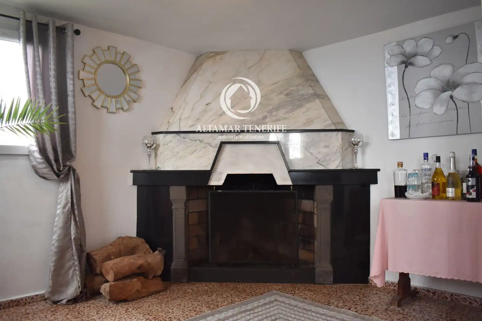Sala d'estar de Casa o xalet en venda en Icod de los Vinos amb Terrassa, Traster i Moblat