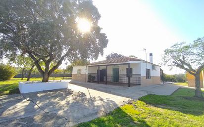 Vista exterior de Finca rústica en venda en Mérida amb Aire condicionat, Jardí privat i Piscina