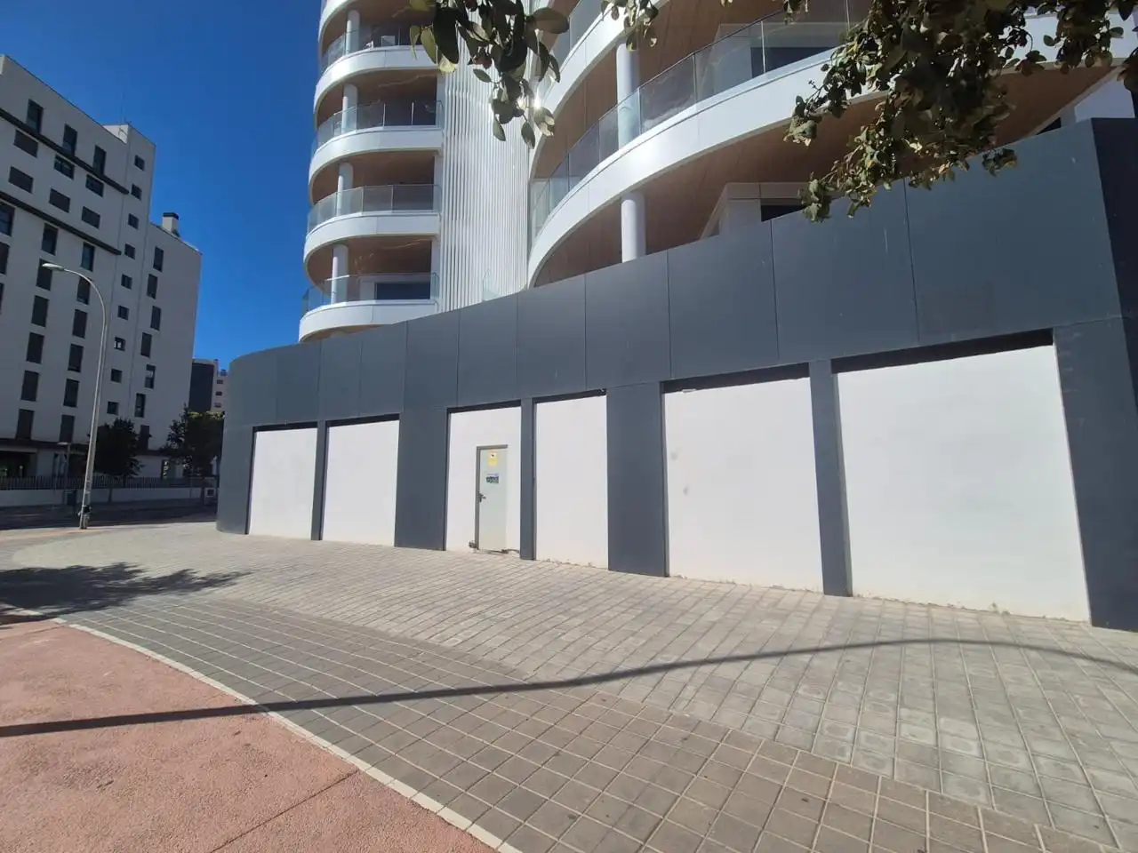 Local comercial de lloguer a Maestro José Garberí Serrano