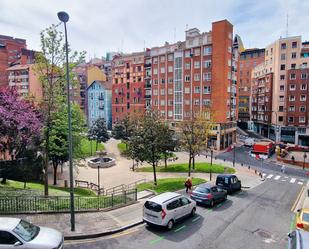 Vista exterior de Pis en venda en Bilbao  amb Balcó