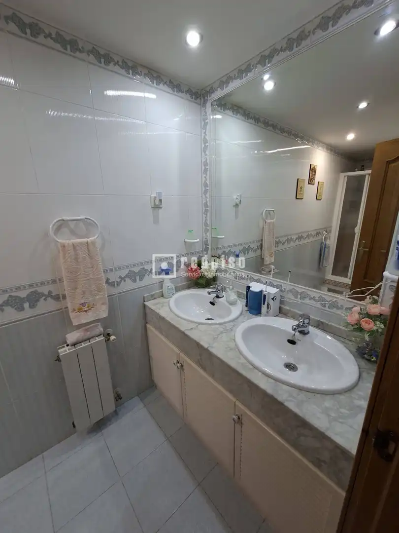 Baño de Piso en venta en Getafe con Calefacción, Terraza y Amueblado