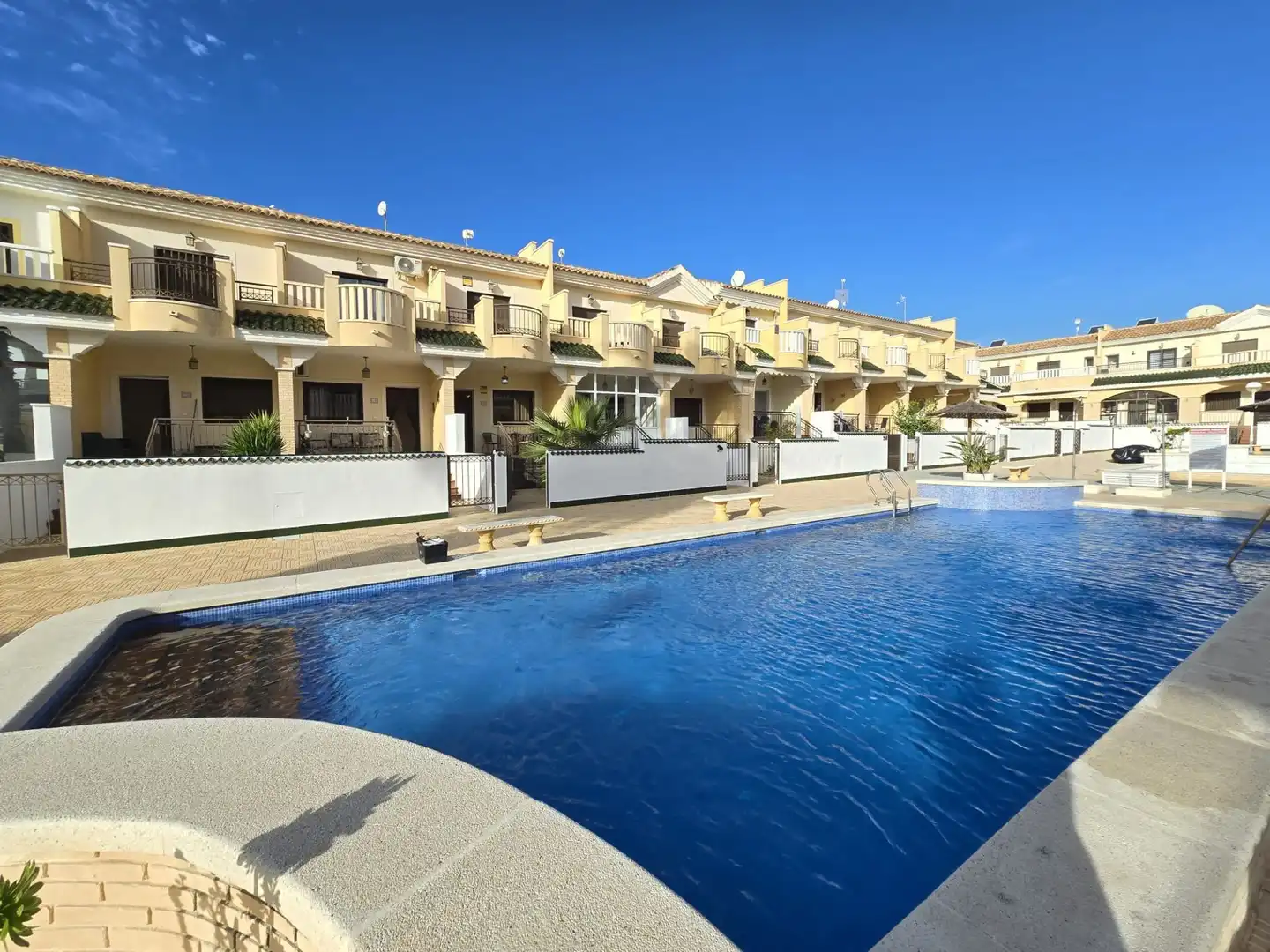 Piscina de Casa adosada en venda en Rojales amb Jardí privat, Traster i Piscina comunitària