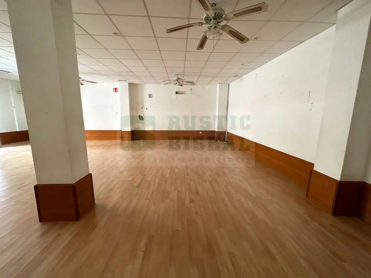 Local comercial de lloguer a La Bisbal d'Empordà, imagen 3