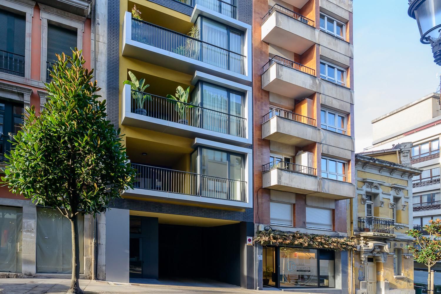 Exterior view of Apartment for sale in Oviedo   with Air Conditioner, Heating and Parquet flooring