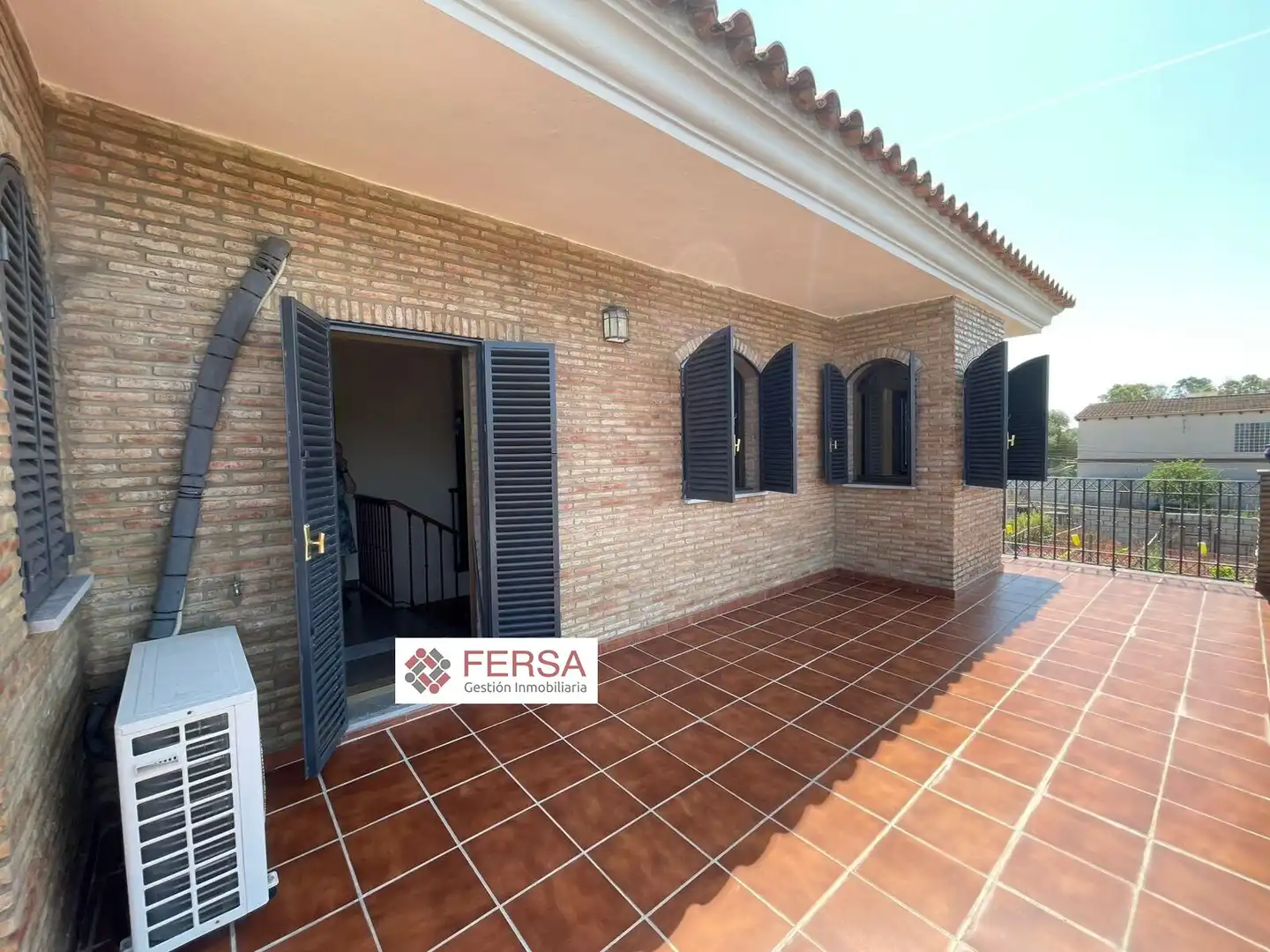 Vista exterior de Casa o xalet en venda en El Puerto de Santa María amb Aire condicionat, Calefacció i Jardí privat
