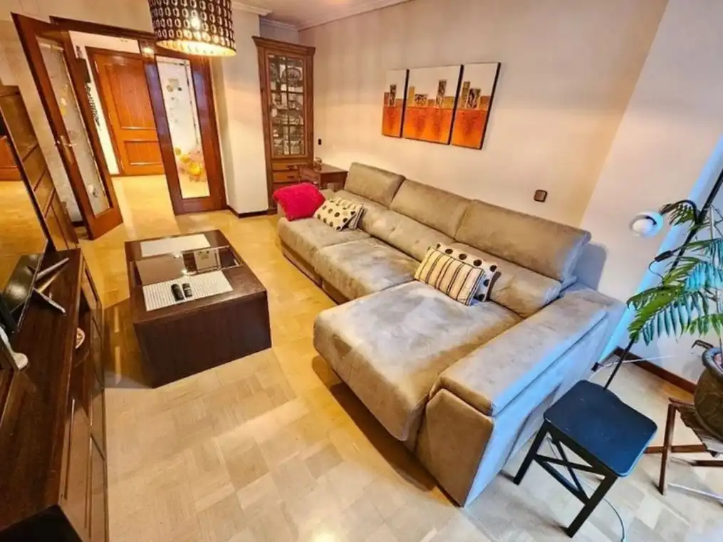 Sala de estar de Dúplex en venta en Avilés con Calefacción, Parquet y Terraza