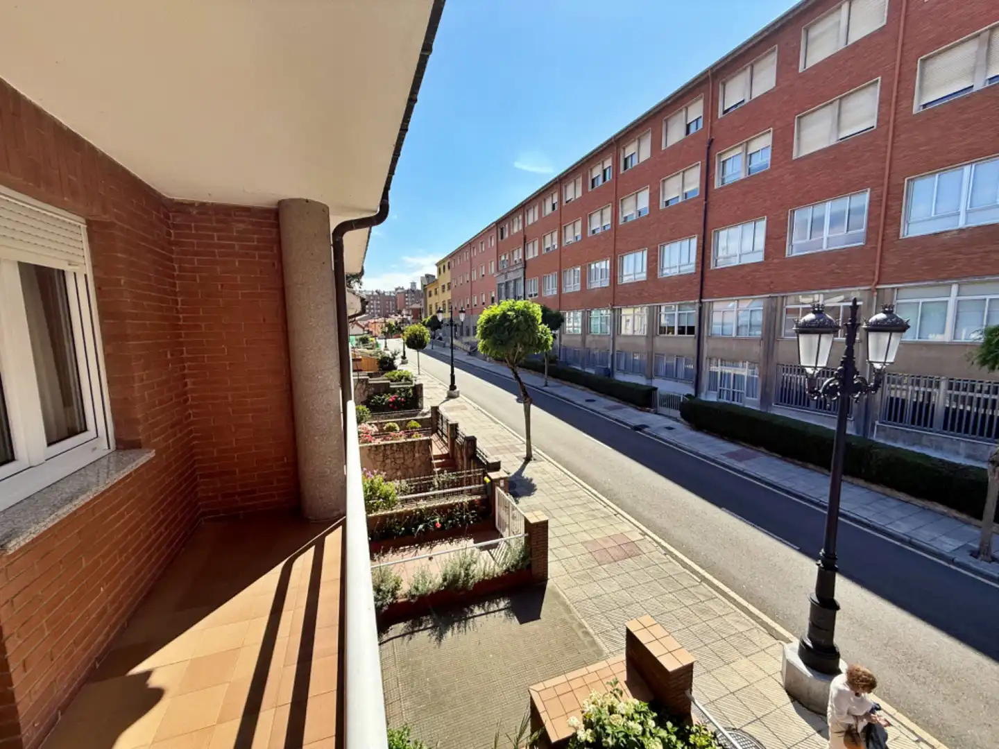 Vista exterior de Casa adosada en venta en Oviedo  con Calefacción, Jardín privado y Parquet