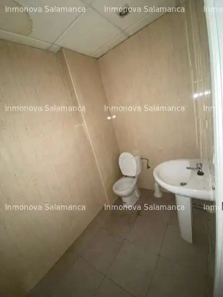 Bathroom of Office for sale in Salamanca