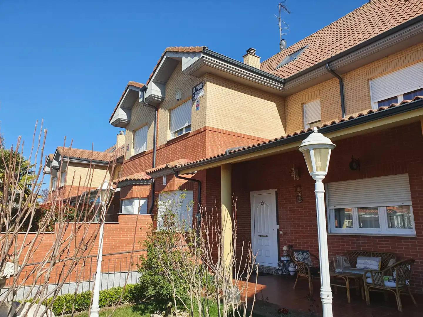 Vista exterior de Casa o xalet en venda en León Capital  amb Calefacció, Jardí privat i Forn