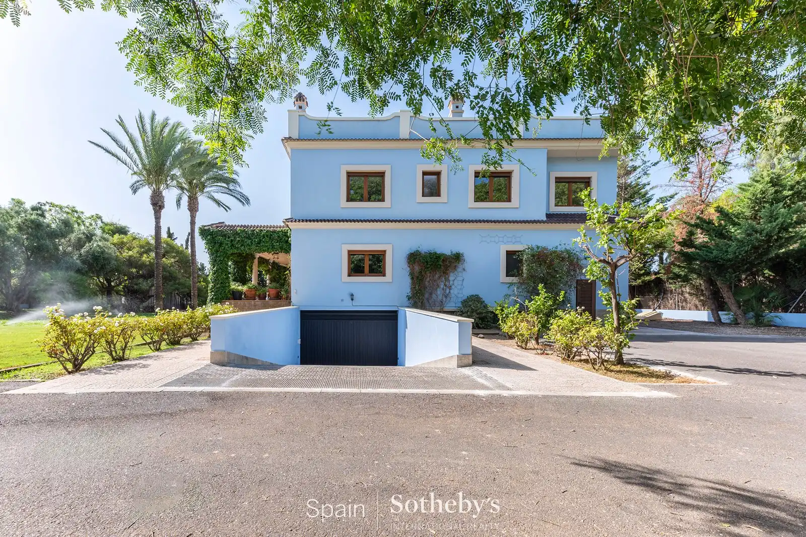 Vista exterior de Casa o xalet en venda en Elche / Elx amb Aire condicionat, Calefacció i Jardí privat