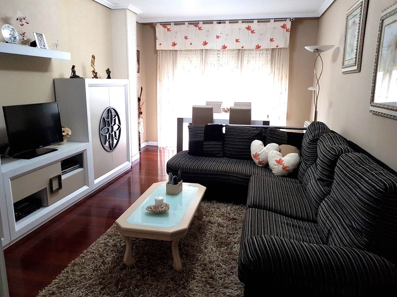 Sala d'estar de Pis en venda en Los Corrales de Buelna  amb Calefacció, Parquet i Traster