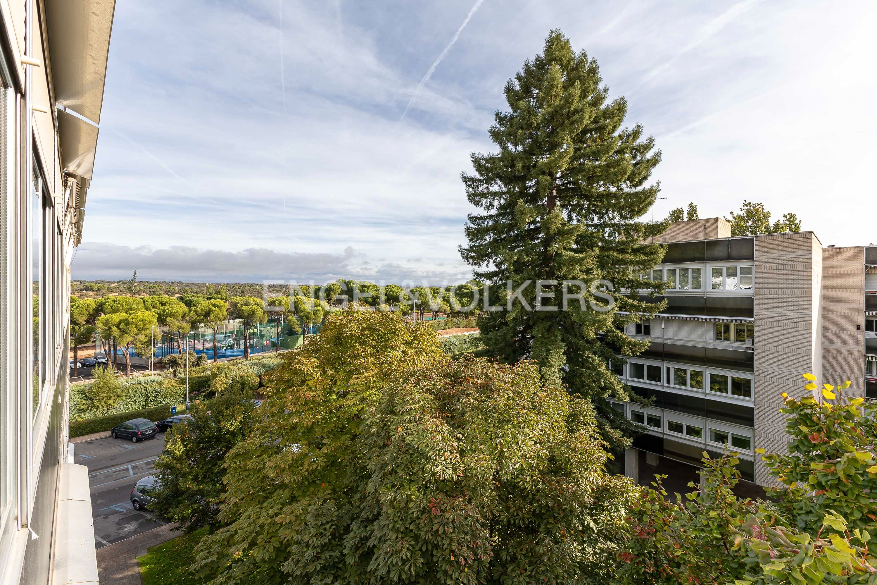 Vista exterior de Apartamento en venta en Majadahonda con Calefacción, Parquet y Piscina