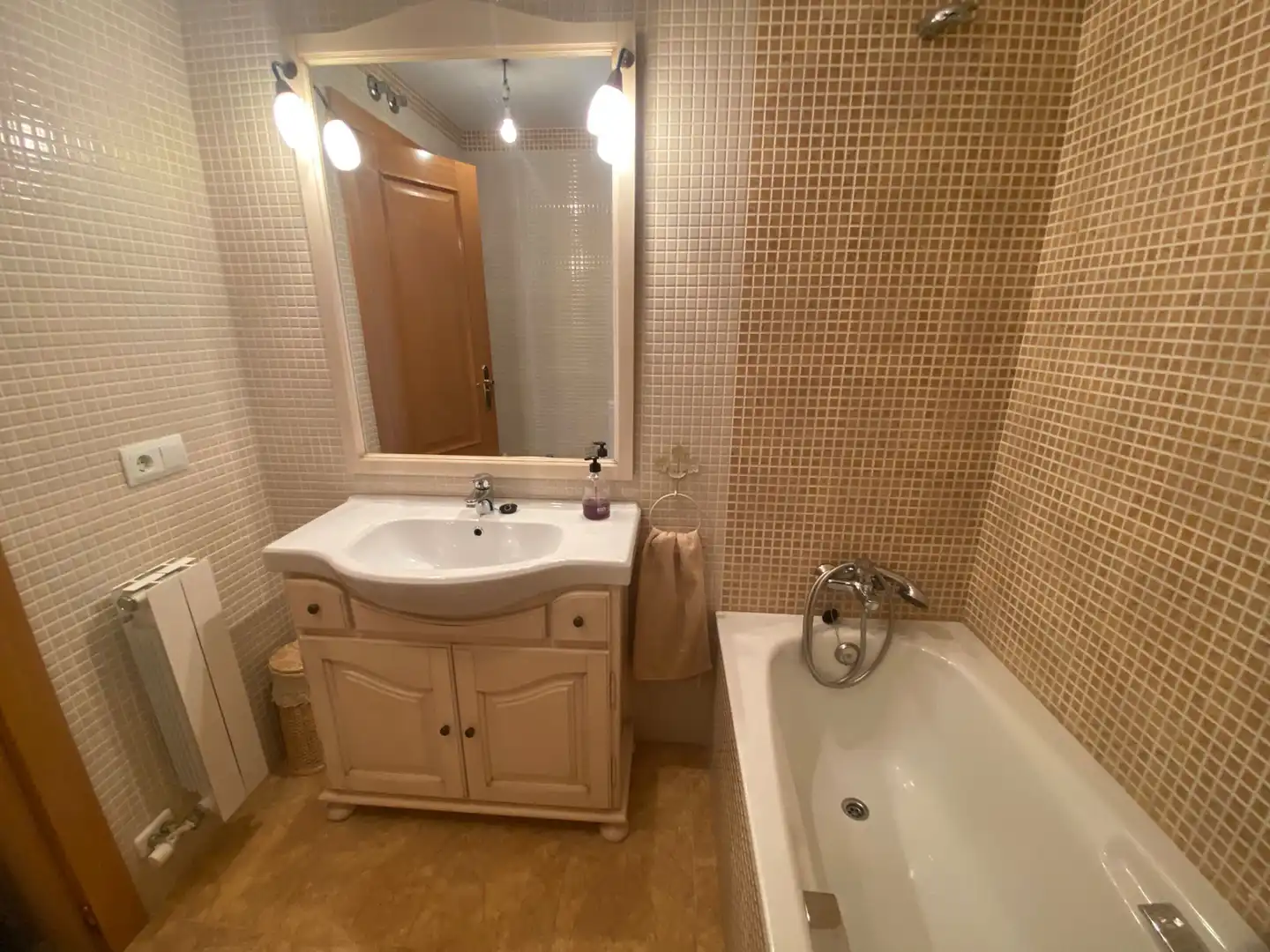 Badezimmer von Haus oder Chalet zum Verkauf in Burgos mit Heizung, Privatgarten und Parkett