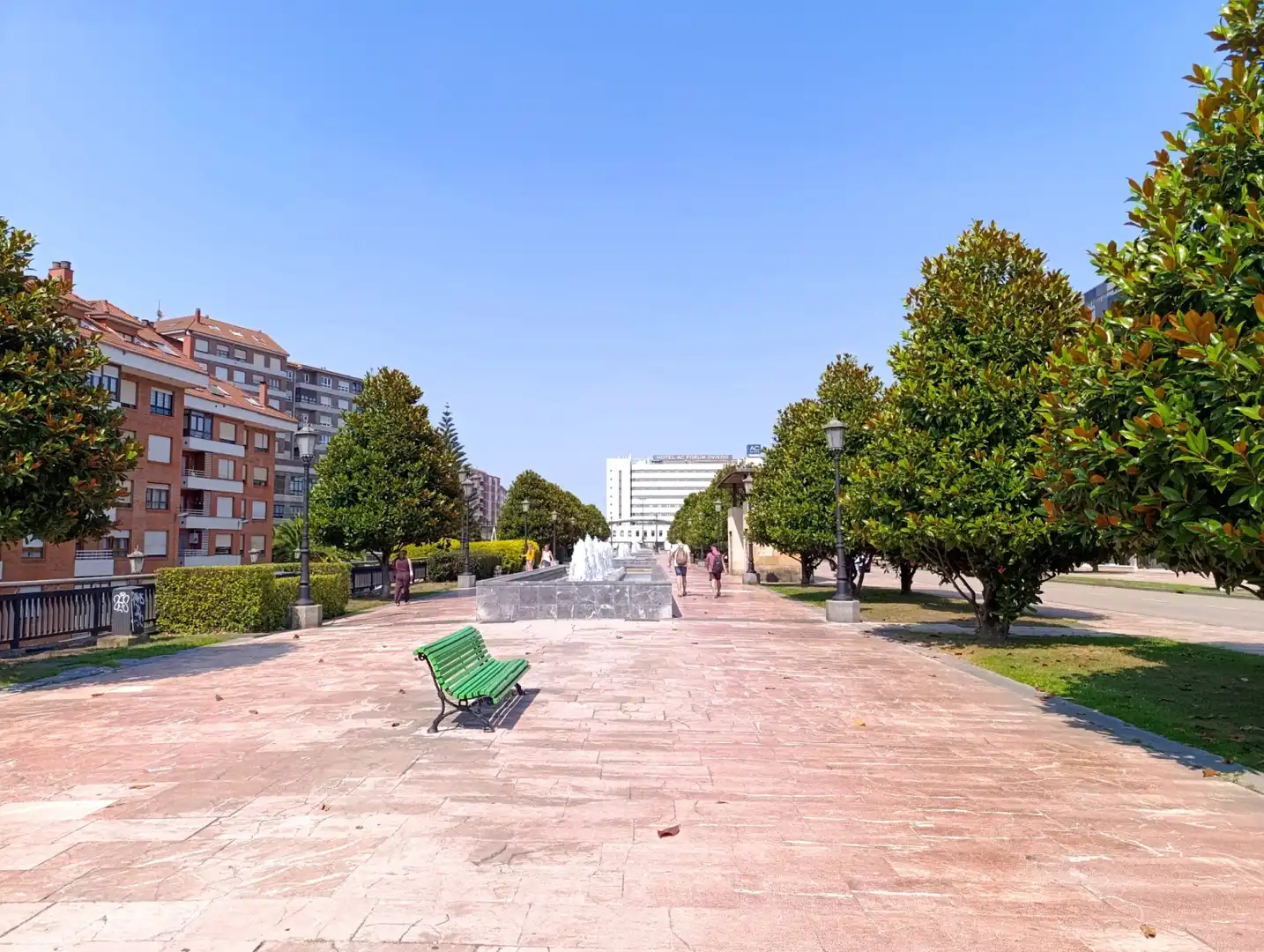 Vista exterior de Pis en venda en Oviedo  amb Calefacció