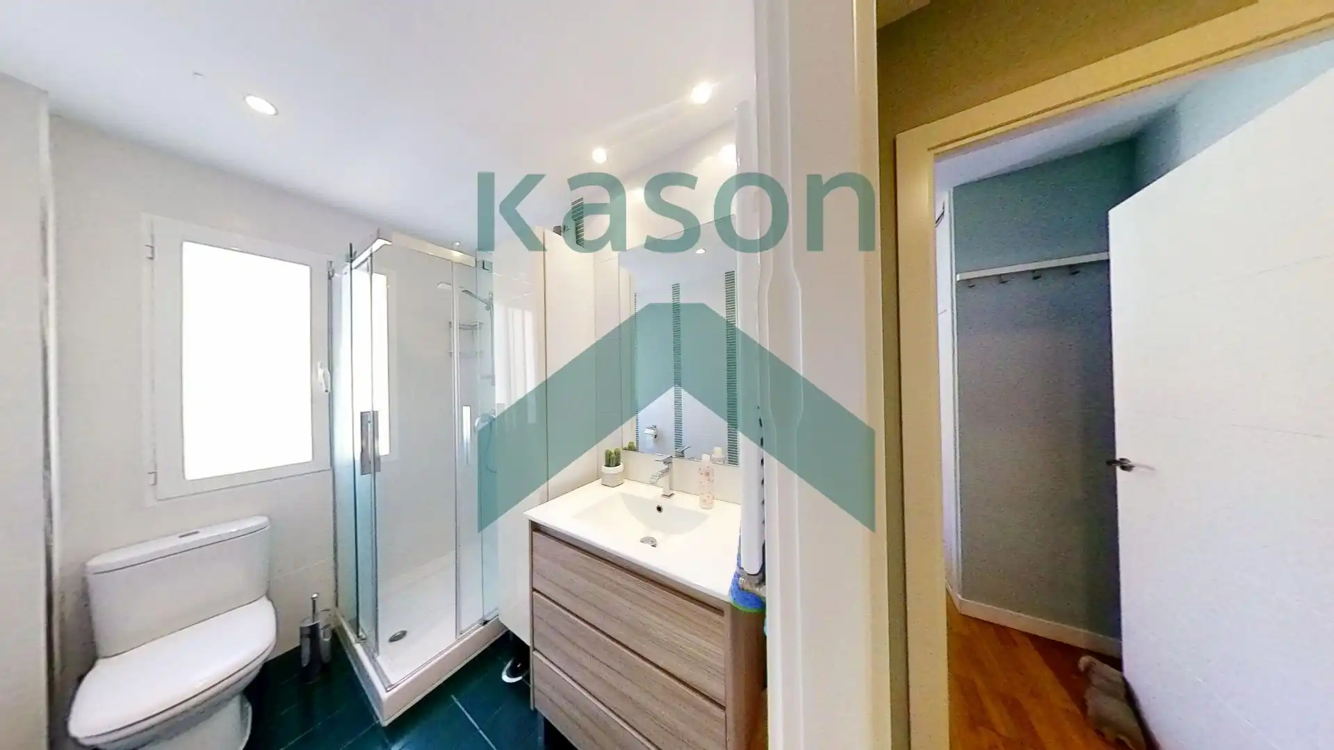 Badezimmer von Wohnung zum Verkauf in Madrid mit Klimaanlage und Heizung