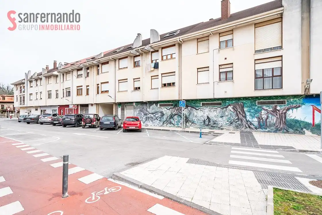 Vista exterior de Piso en venta en Cartes con Calefacción