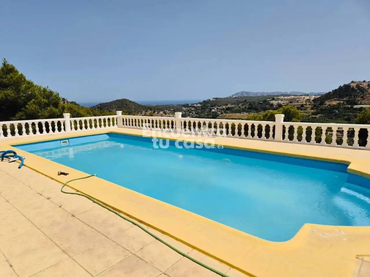 Schwimmbecken von Einfamilien-Reihenhaus zur Miete in Polop mit Klimaanlage, Heizung und Privatgarten
