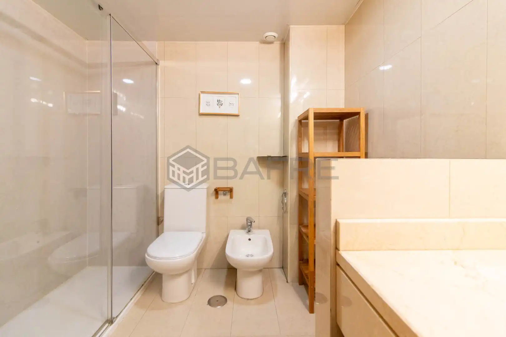 Bathroom of Flat for rent in Madrid  with Air Conditioner and Parquet flooring