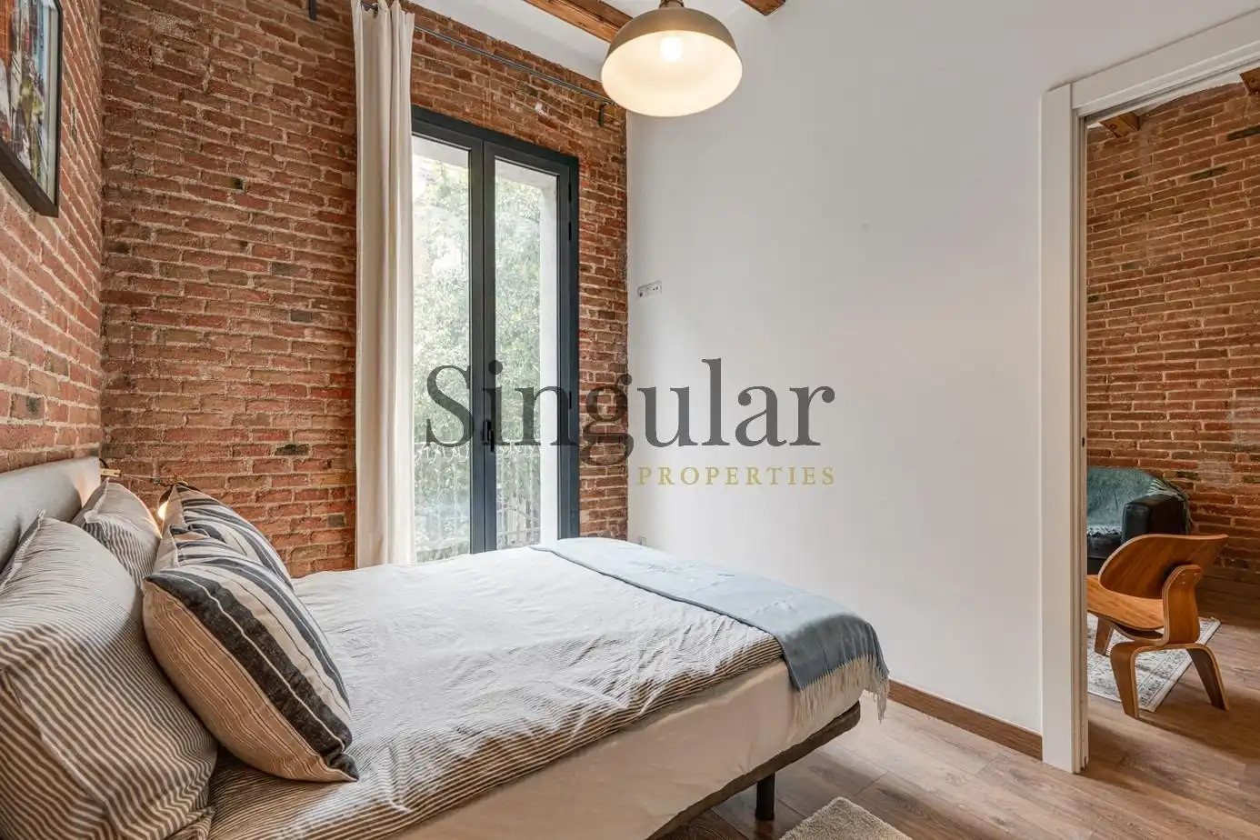 Dormitori de Apartament en venda en Barcelona amb Aire condicionat, Calefacció i Moblat