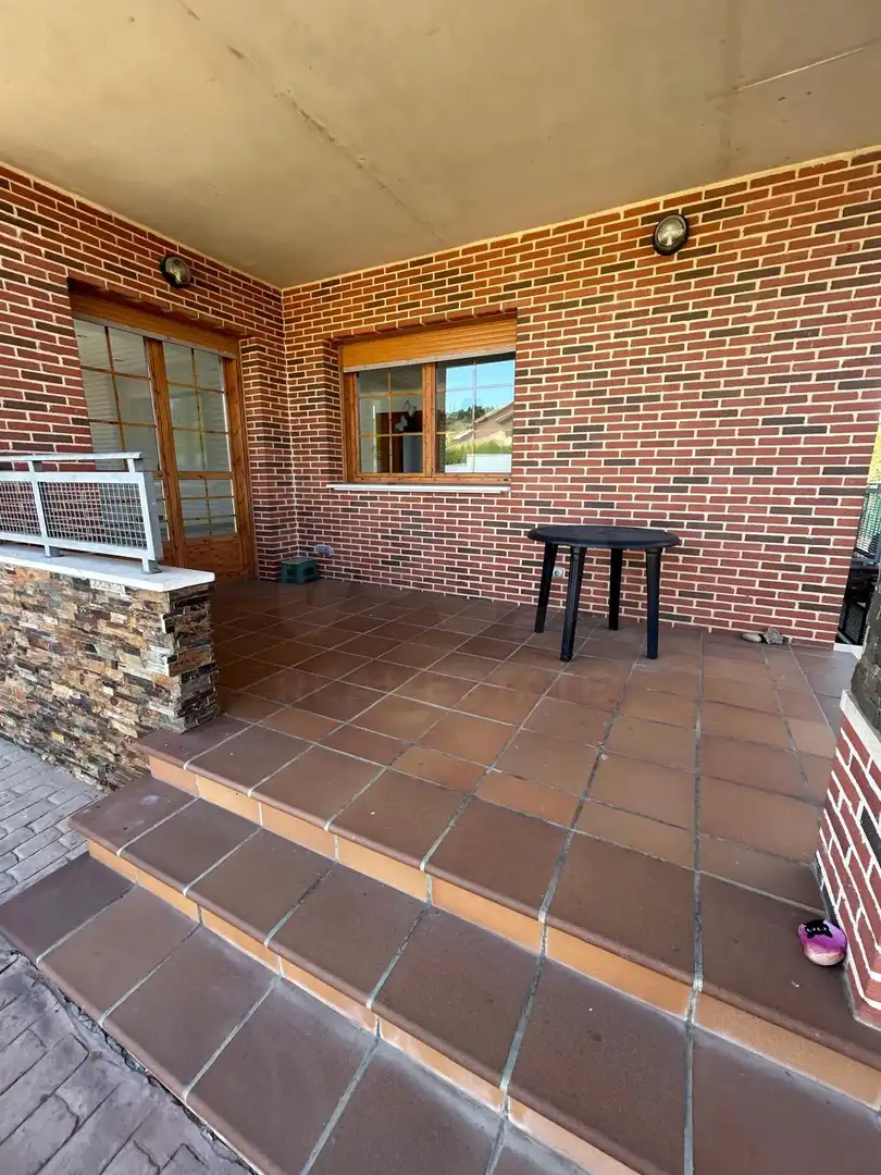 Terraza de Casa o chalet de alquiler en Sariegos, León