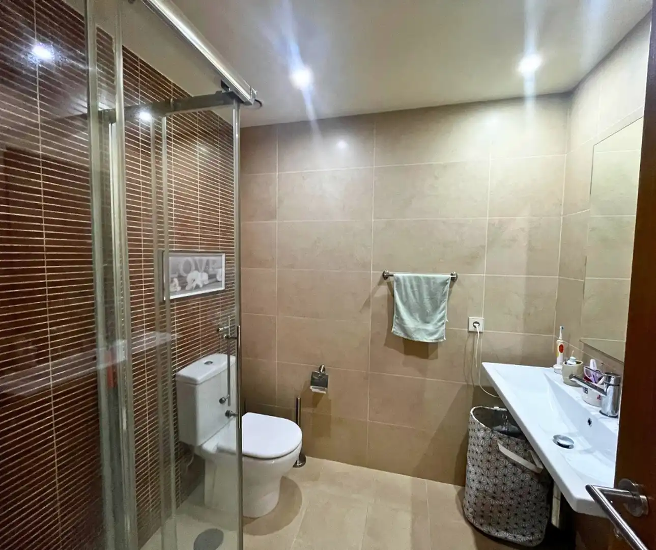 Baño de Apartamento en venta en Estepona con Aire acondicionado, Terraza y Trastero