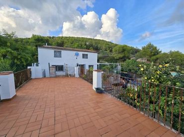 House with balcony for sale in Carrer DISEMINADOS