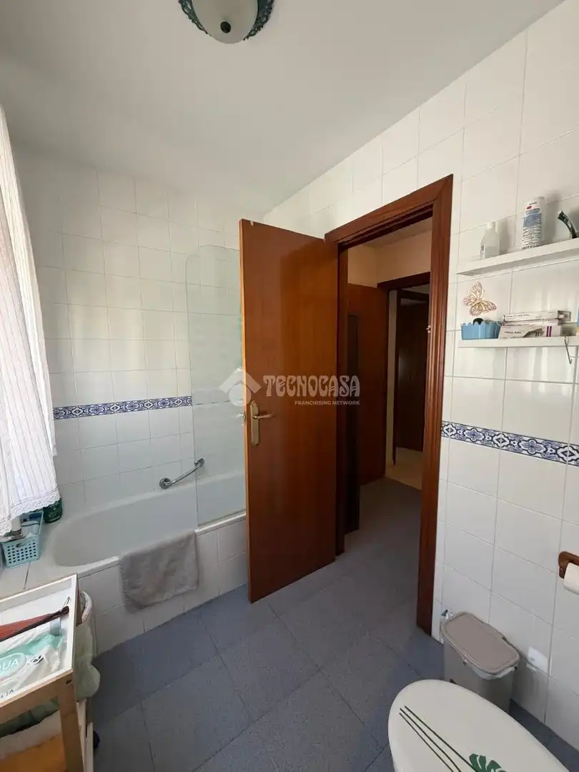 Bathroom of Detached homes for sale in Utrera  with Air Conditioner and Community pool
