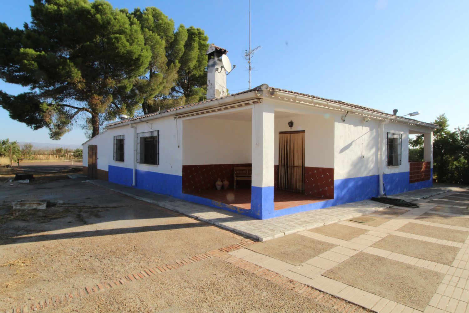 Vista exterior de Casa o xalet en venda en Daimiel amb Calefacció, Traster i Moblat
