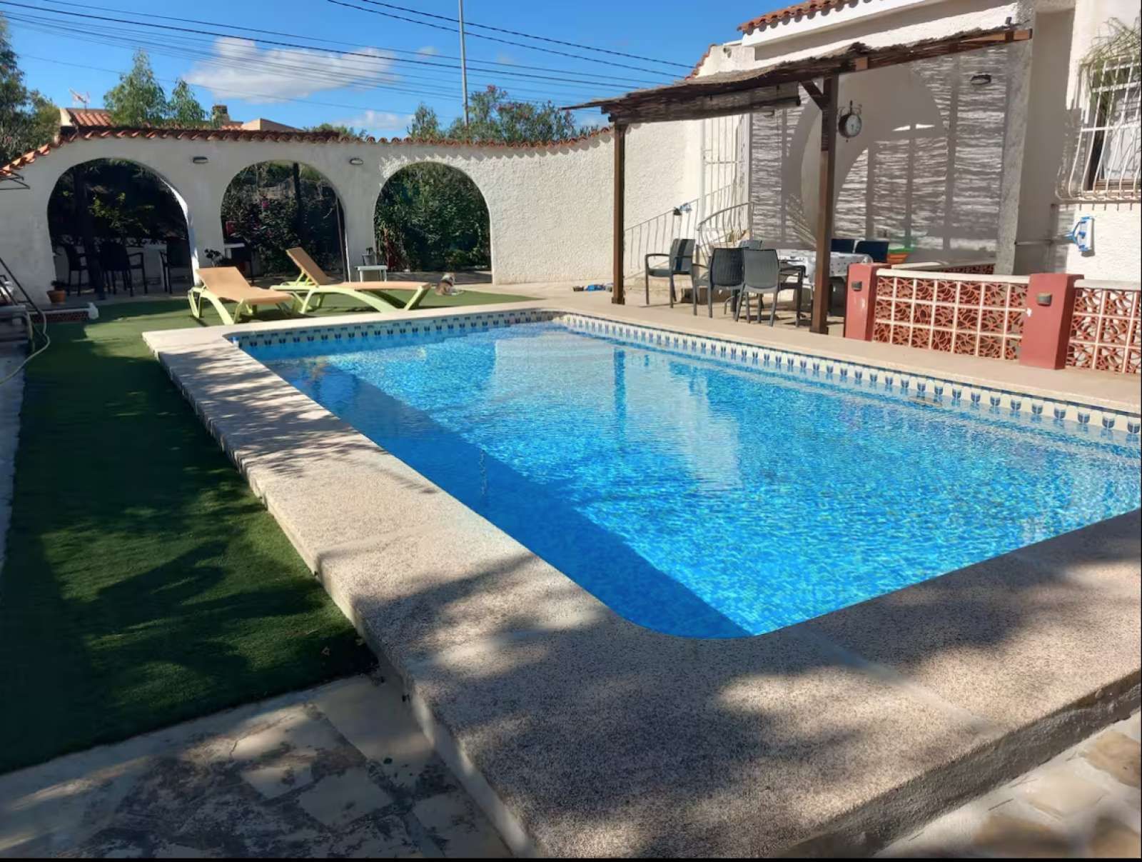 Swimming pool of Apartment to share in Benidorm  with Air Conditioner, Heating and Terrace