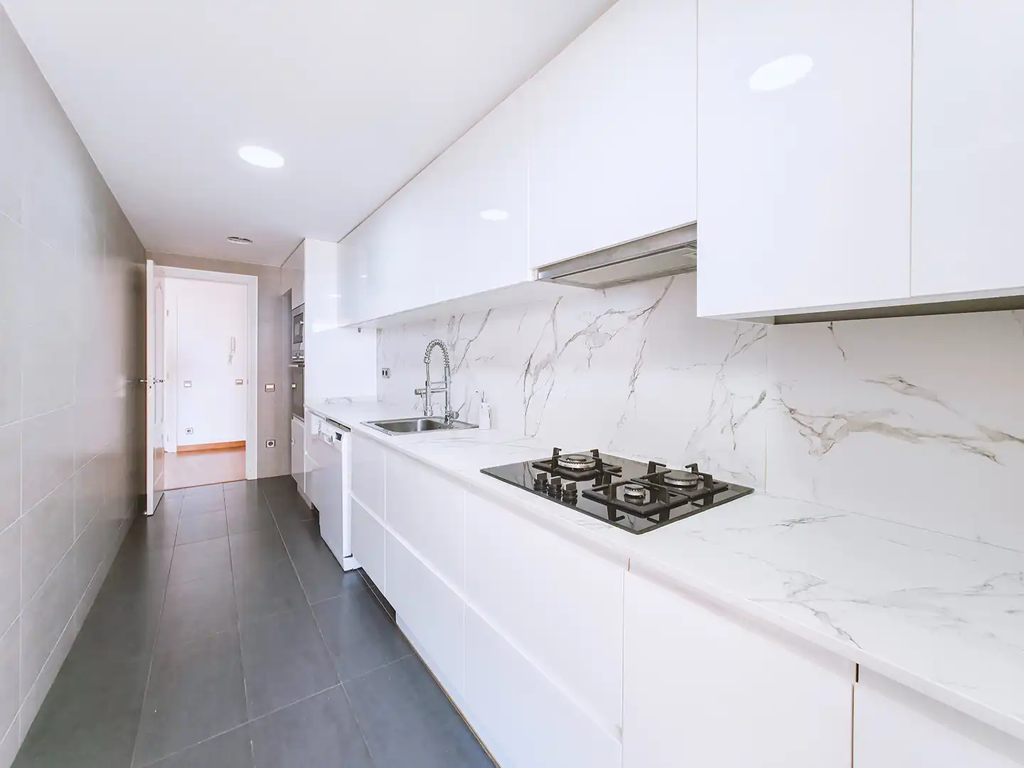Küche von Wohnung zum Verkauf in Sant Pol de Mar mit Klimaanlage, Heizung und Parkett