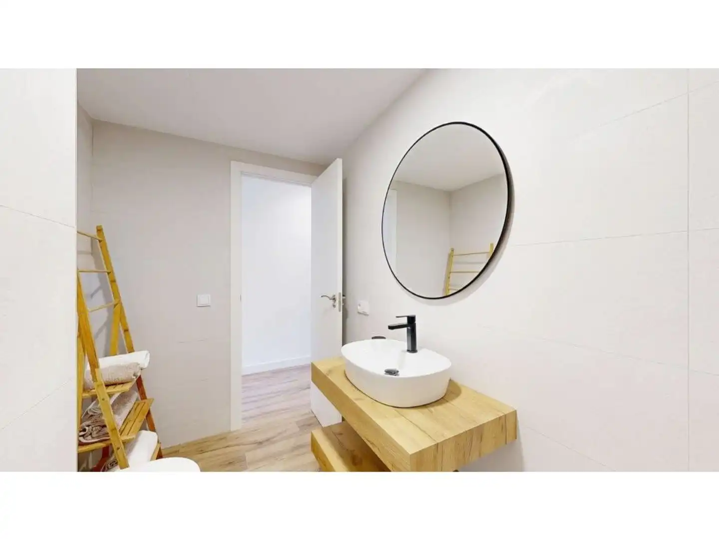Bathroom of Flat for sale in Montán  with Furnished and Balcony
