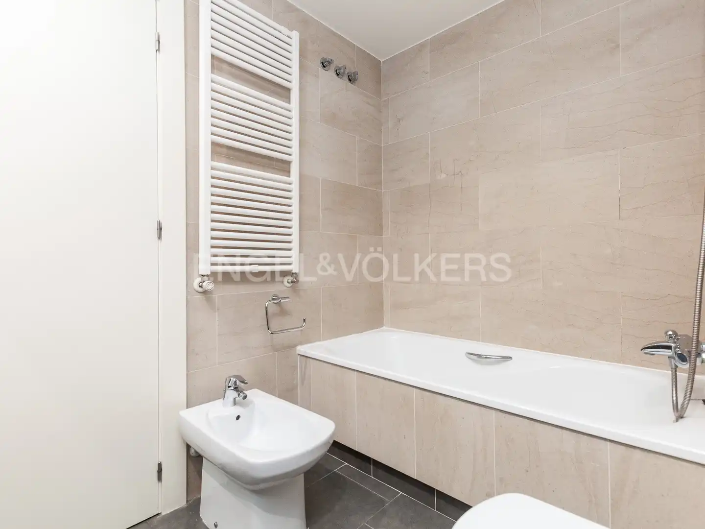 Baño de Piso de alquiler en Sant Cugat del Vallès con Calefacción, Jardín privado y Trastero