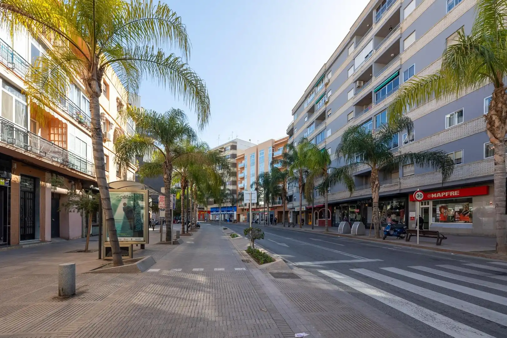 Vista exterior de Pis en venda en Motril amb Calefacció, Terrassa i Balcó