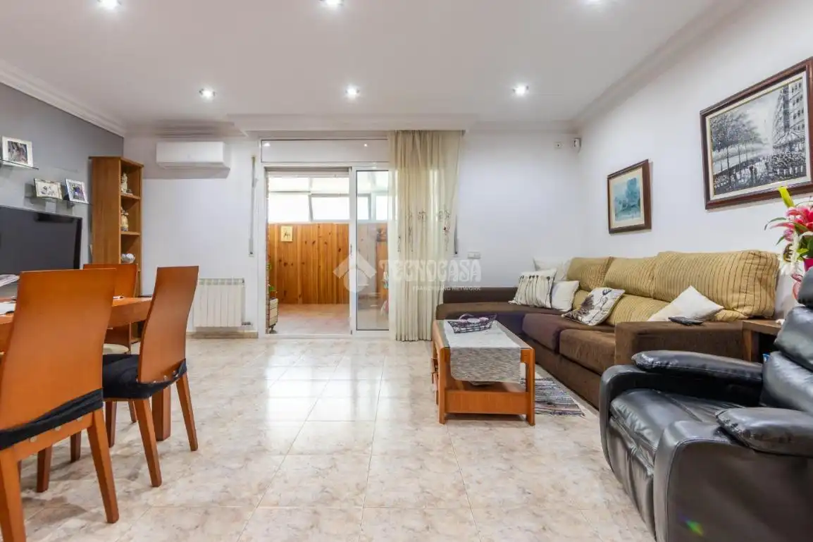 Sala de estar de Casa adosada en venta en Tarragona con Aire acondicionado