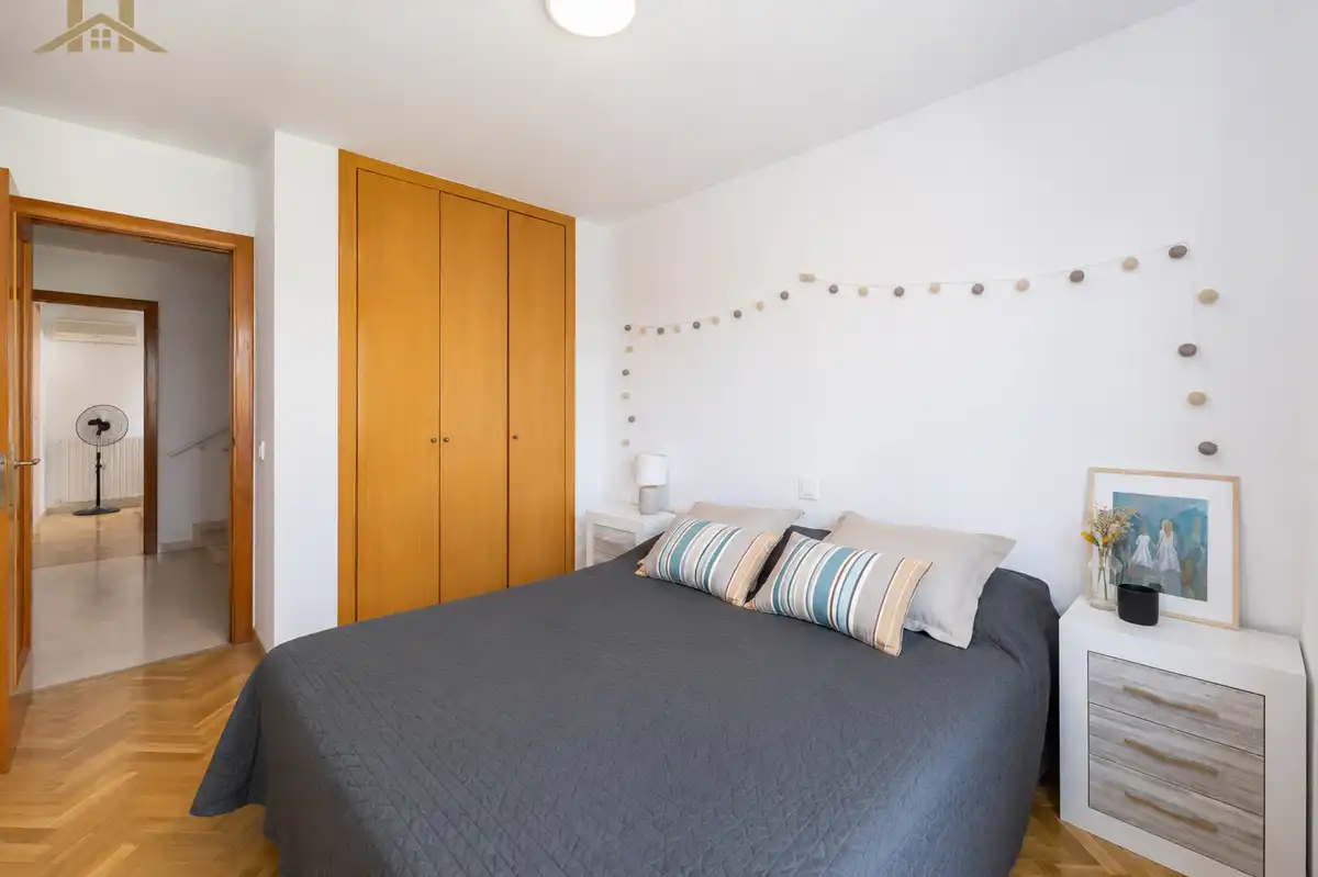 Dormitori de Casa adosada en venda en Tres Cantos amb Aire condicionat, Calefacció i Jardí privat