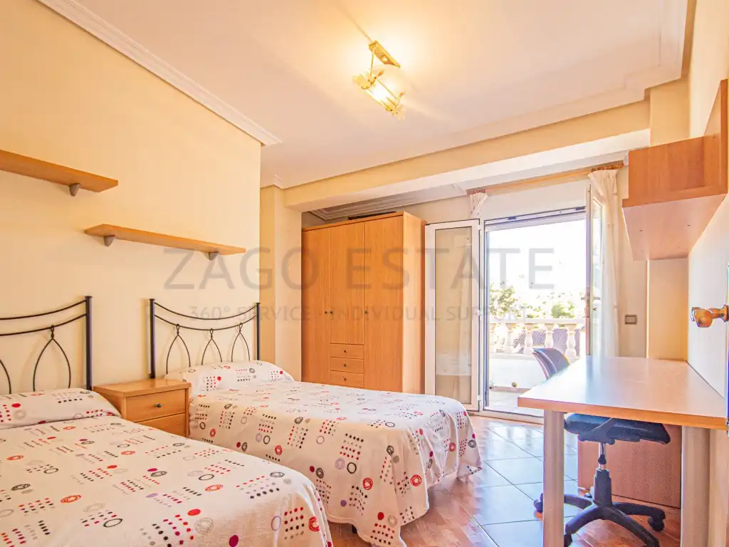 Habitación de Casa adosada en venta en La Nucia con Jardín privado, Amueblado y Horno