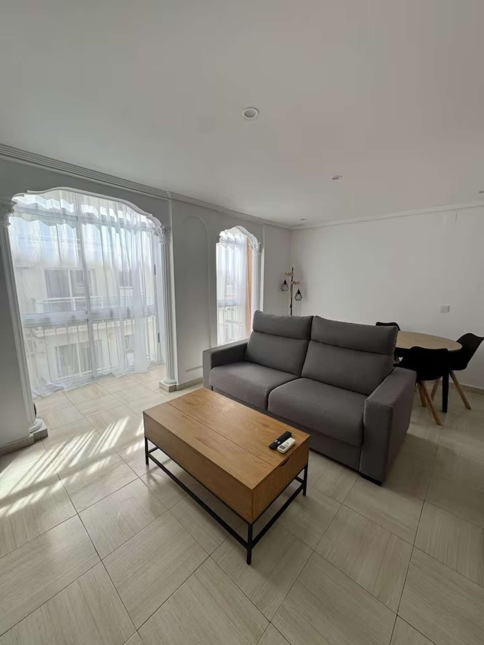Sala d'estar de Apartament per a compartir en Benidorm amb Aire condicionat i Terrassa
