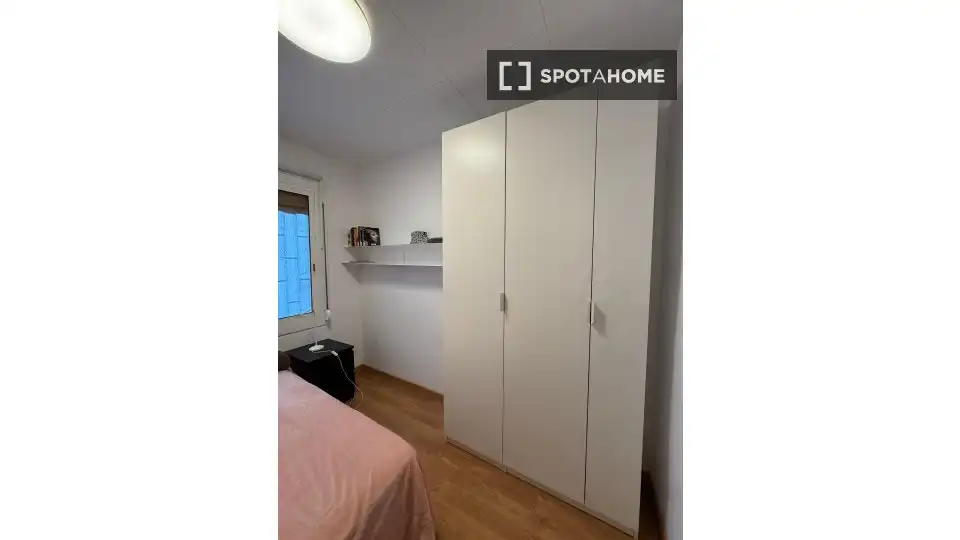 Bedroom of Flat for share in Barcelona  with Air Conditioner, Heating and Furnished
