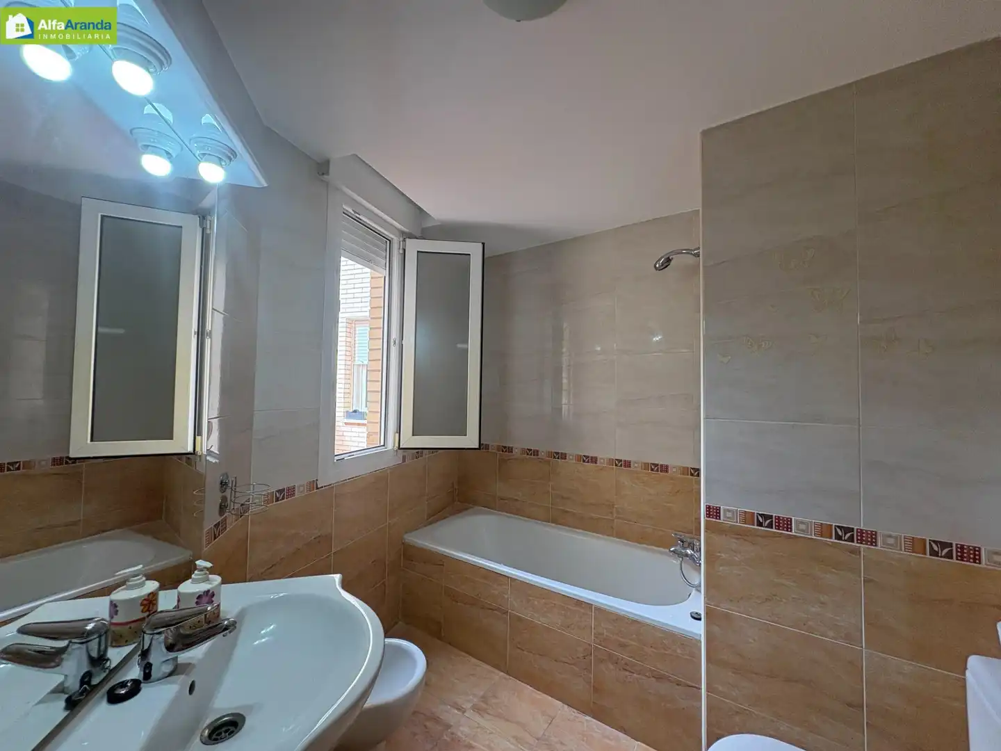Bany de Apartament en venda en Aranda de Duero amb Calefacció