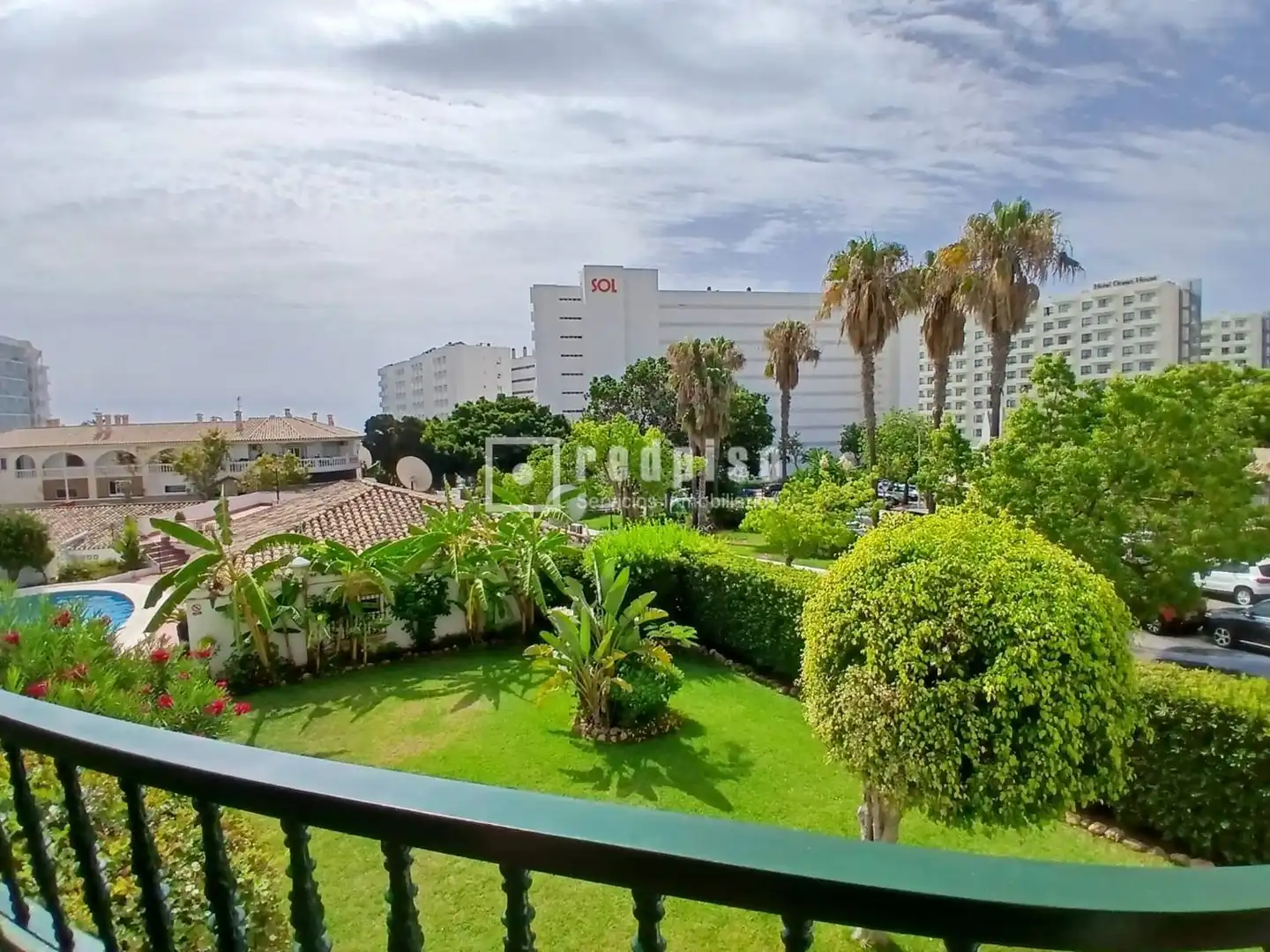 Vista exterior de Pis en venda en Torremolinos amb Calefacció, Jardí privat i Terrassa