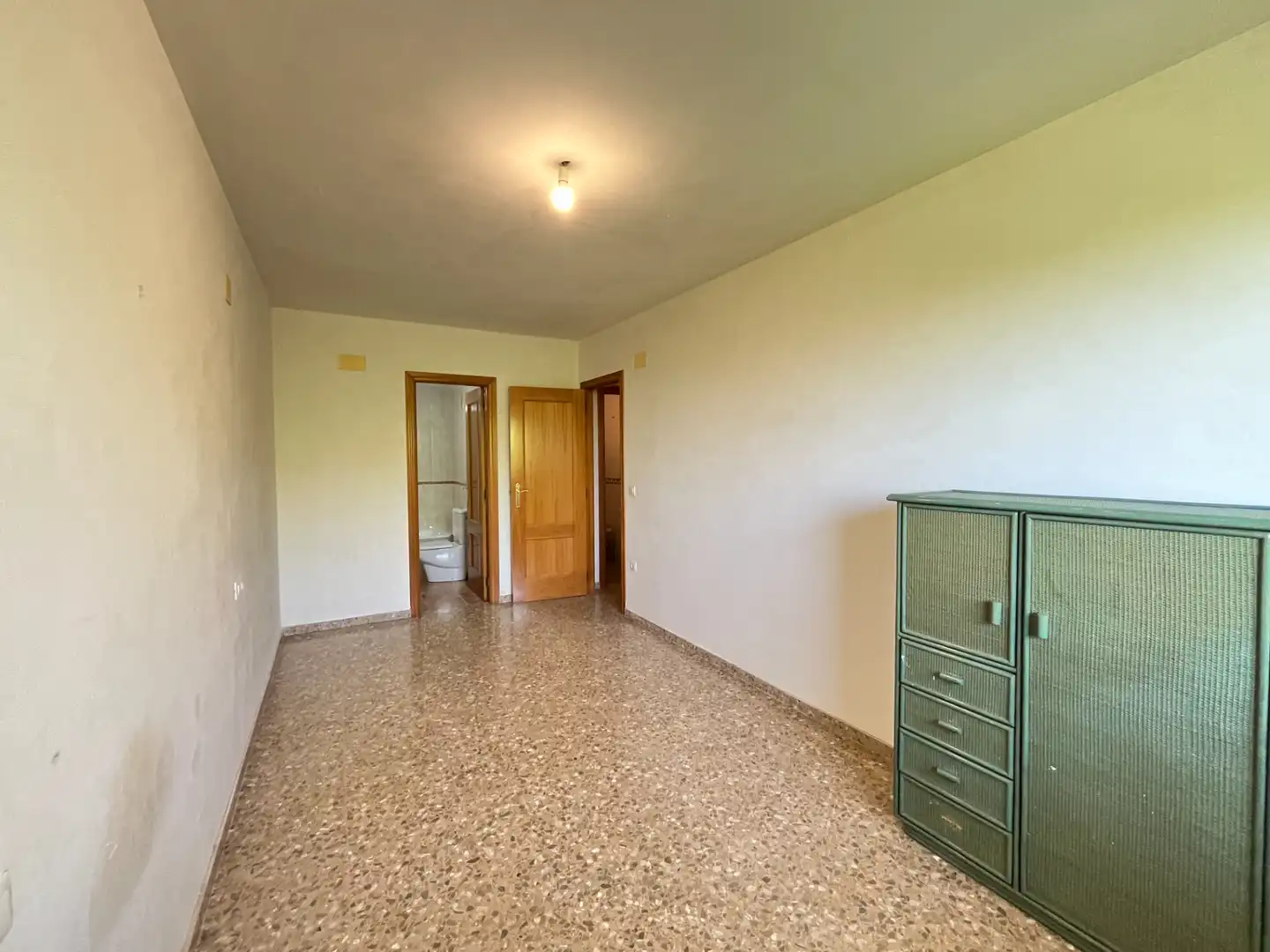 Bedroom of Flat for sale in Faura  with Air Conditioner and Oven