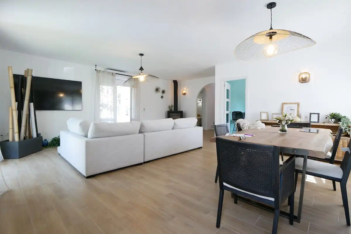Sala d'estar de Casa o xalet en venda en Marbella amb Aire condicionat, Jardí privat i Terrassa