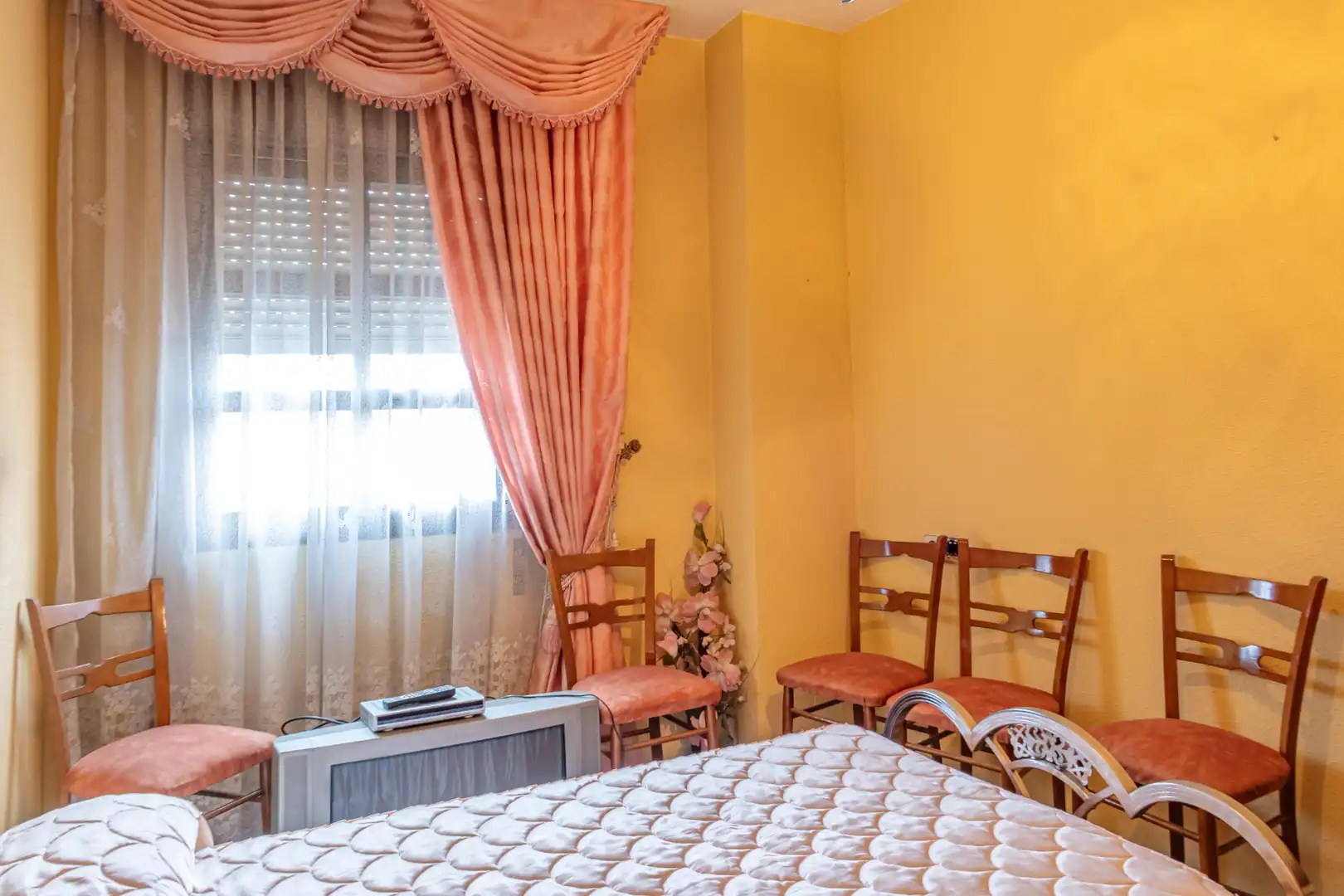 Habitación de Apartamento en venta en Linares con Terraza, Amueblado y Lavadora