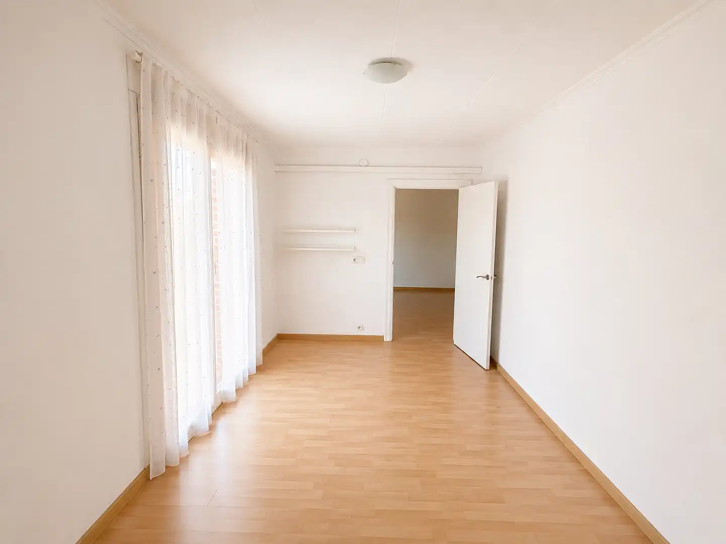 Sala d'estar de Pis en venda en Santa Coloma de Gramenet amb Aire condicionat, Parquet i Balcó