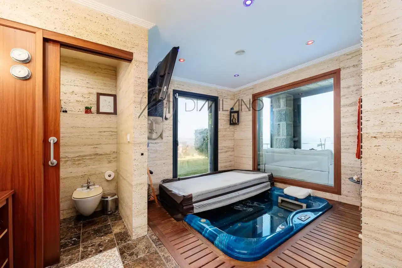 Baño de Casa o chalet en venta en Nigrán con Calefacción, Jardín privado y Parquet