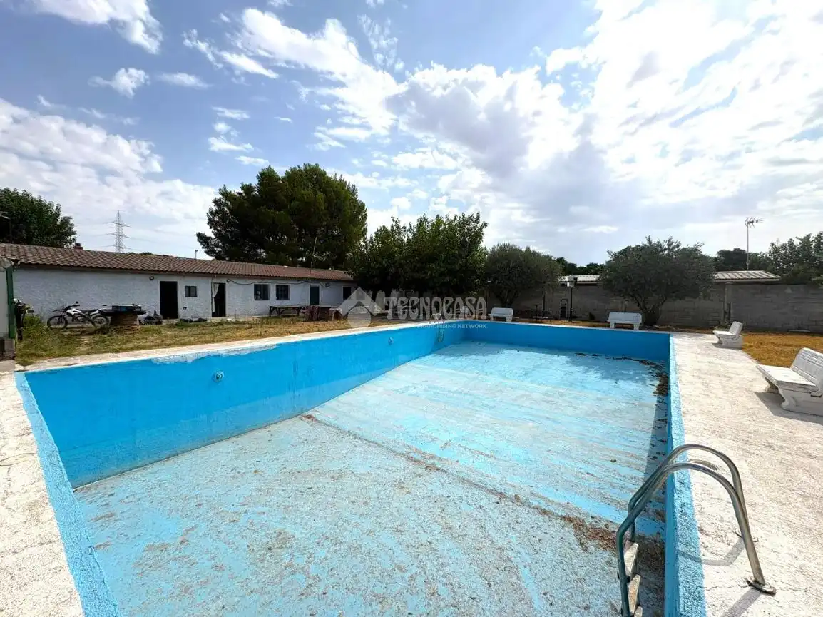 Piscina de Casa o xalet en venda en Zaragoza amb Aire condicionat, Calefacció i Terrassa
