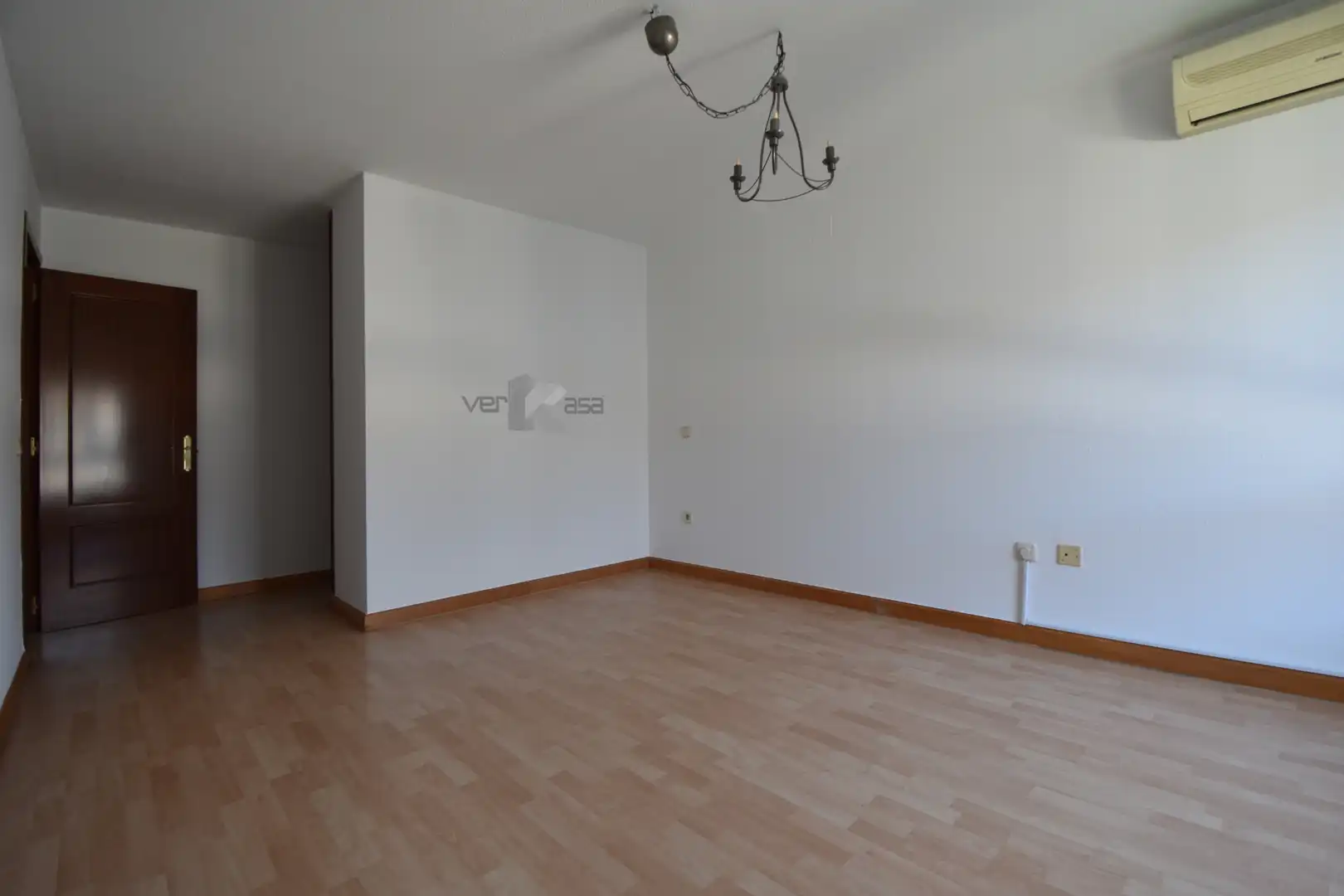 Wohnzimmer von Einfamilien-Reihenhaus zum Verkauf in San Martín de la Vega mit Klimaanlage, Heizung und Privatgarten