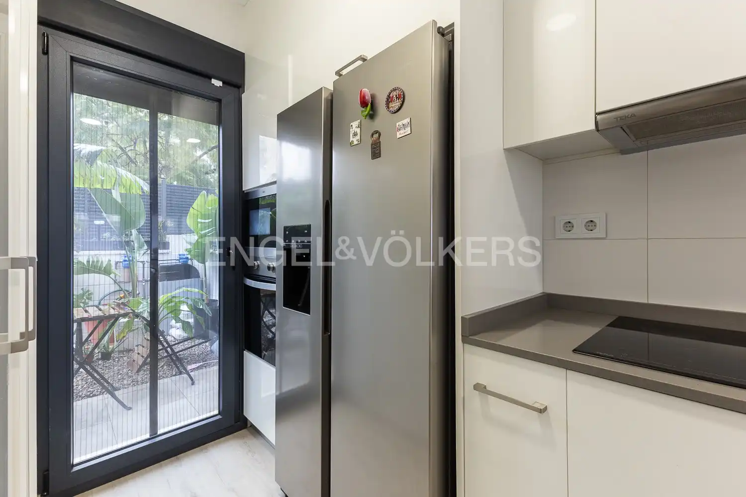 Cocina de Casa o chalet en venta en Valencia con Aire acondicionado, Calefacción y Jardín privado